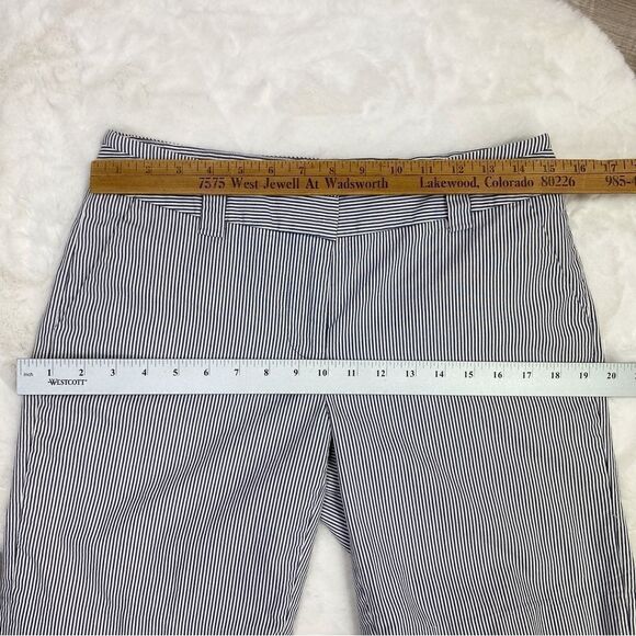 Grace Seersucker Stripe Bermuda Shirt Gray White 4 Stretch Flat Front - Picture 8 of 8